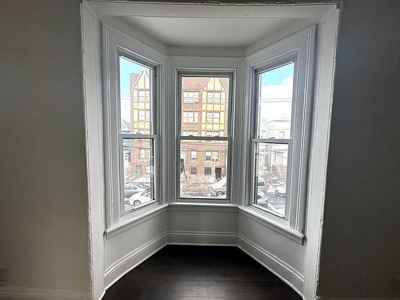 4th image of 79 Lexington Ave #1