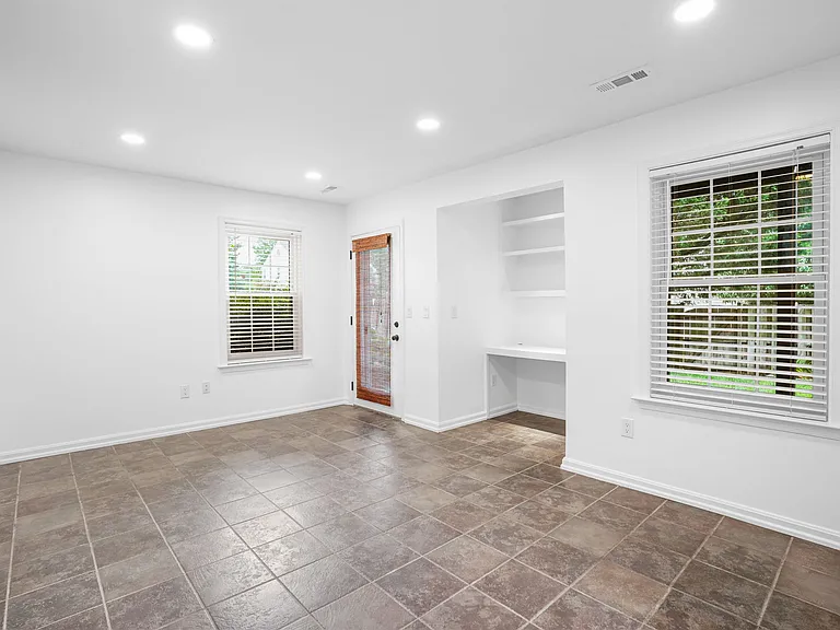 423 McDaniel Dr — Photo 27