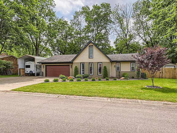 2nd image of 8255 N Birch Dr