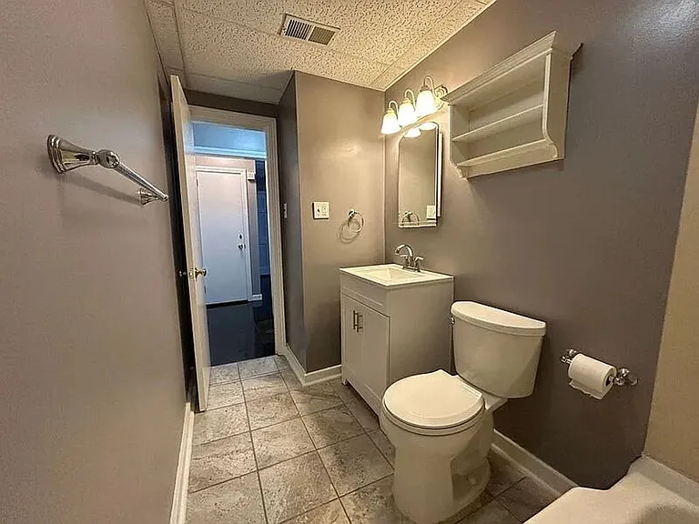 923 Vanderbilt St — Photo 15