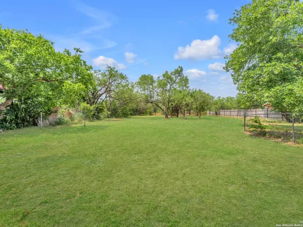 203 W BAETZ BLVD, San Antonio, TX 78221
