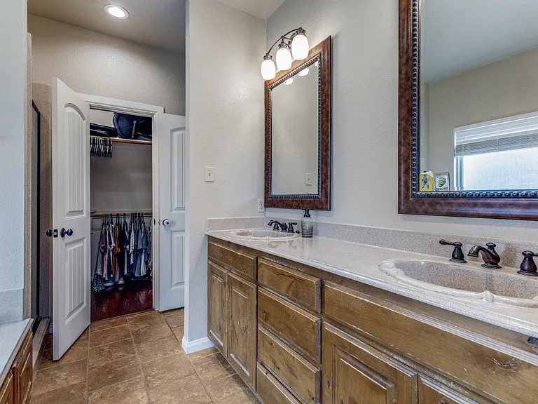 5584 Justine Pl — Photo 22