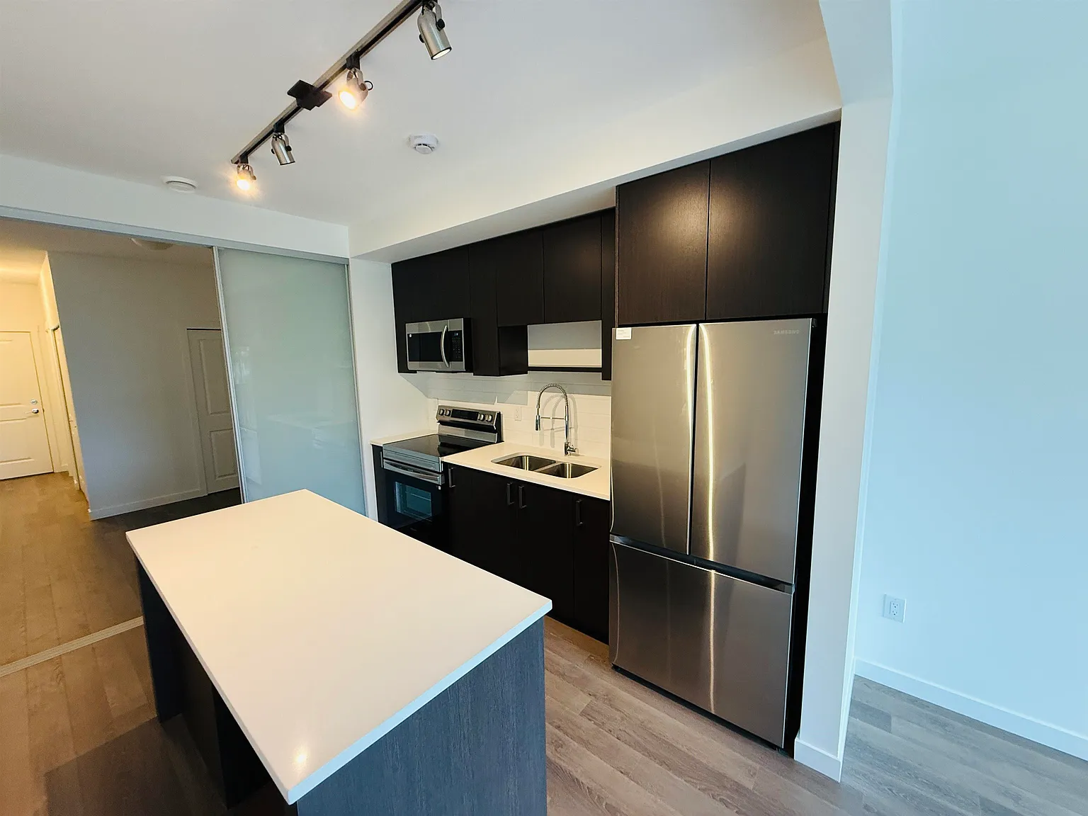 Studio, 543 sqft, $1,600 — Photo 2