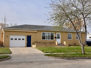 1713 6th St W, Williston, ND 58801