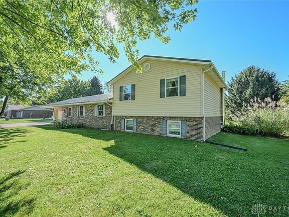 4th image of 3191 Tamarack Ave