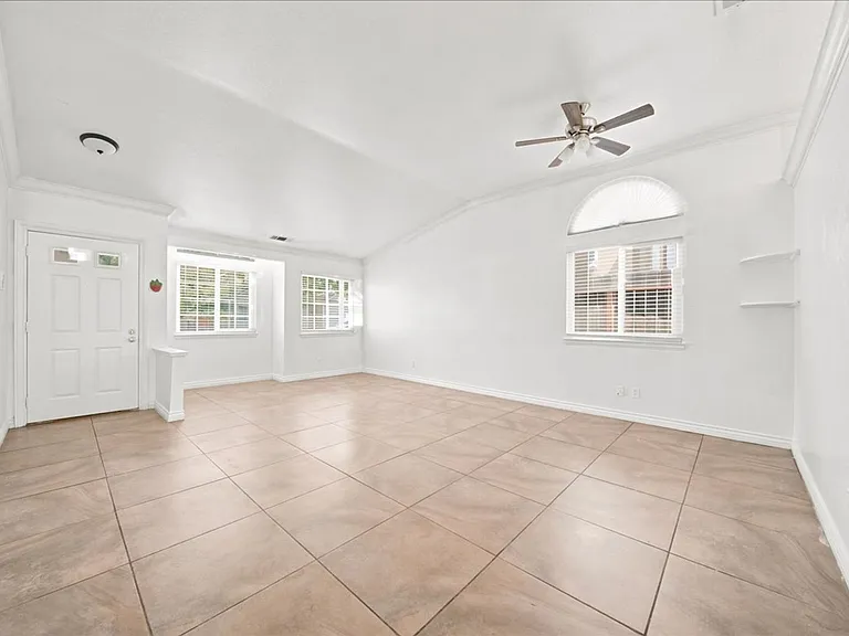 8408 Silver Run Way — Photo 3