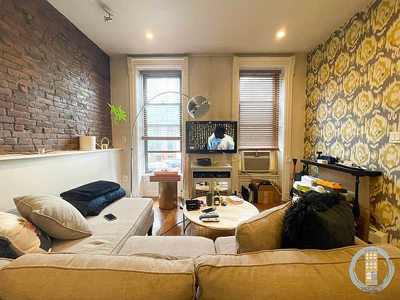 3rd image of 310 Clifton Pl #1A
