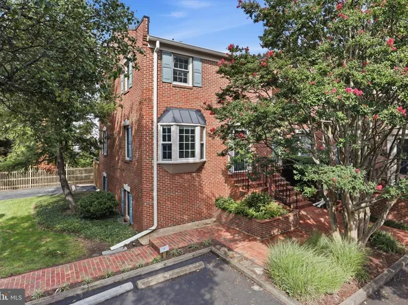 2133 N Lincoln St, Arlington, VA 22207