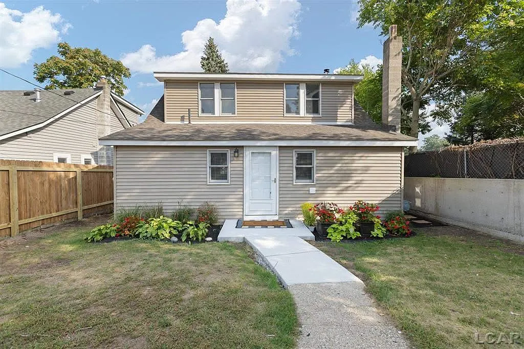 1261 Grove Point Drive — Photo 1
