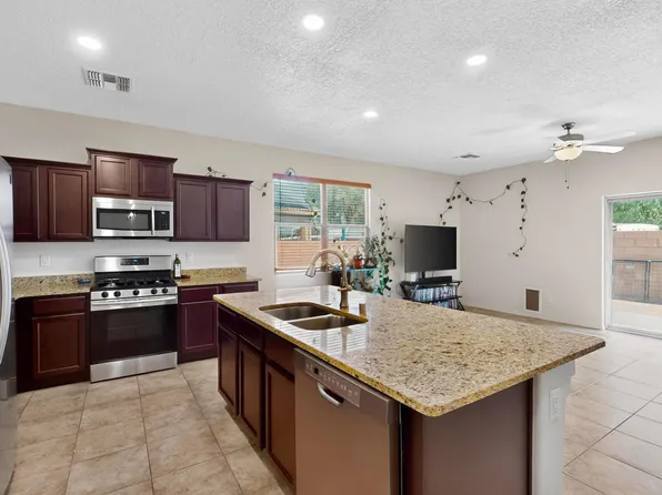 1736 Garden Way SW, Albuquerque, NM 87105