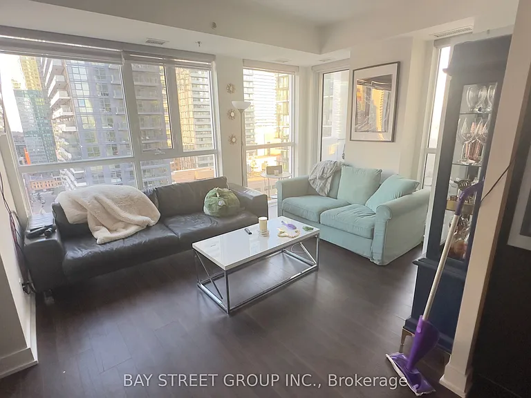 318 Richmond St W #1809 — Photo 2