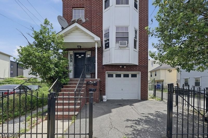1st image of 606 S 19Th St