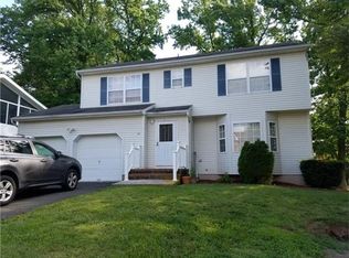 65 Christie St, Edison, NJ 08820