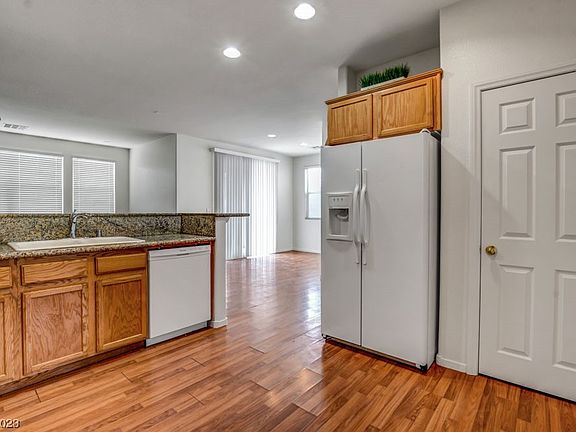 5th image of 9721 Rolling Thunder Ave