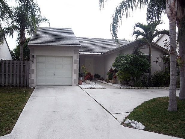 1st image of 6044 Strawberry Lakes Cir