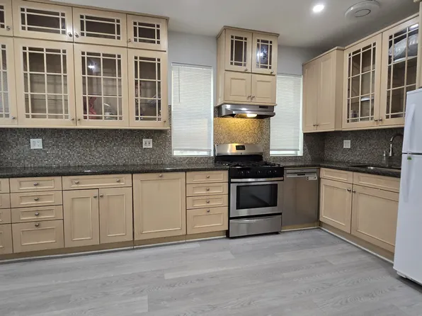 845 N Sacramento Blvd #1, Chicago, IL 60622