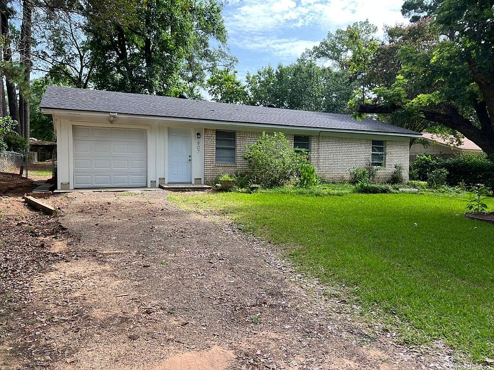 1st image of 807 Lincoln Dr