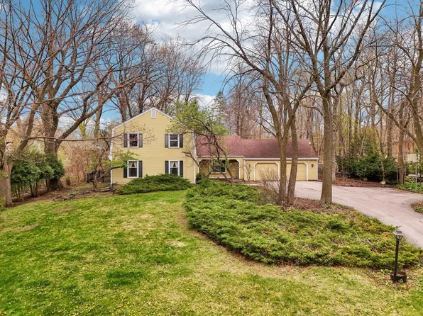 W264 Circle DRIVE, Oconomowoc, WI 53066