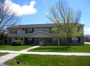 1925 Sylvan Way, West Bend, WI 53095