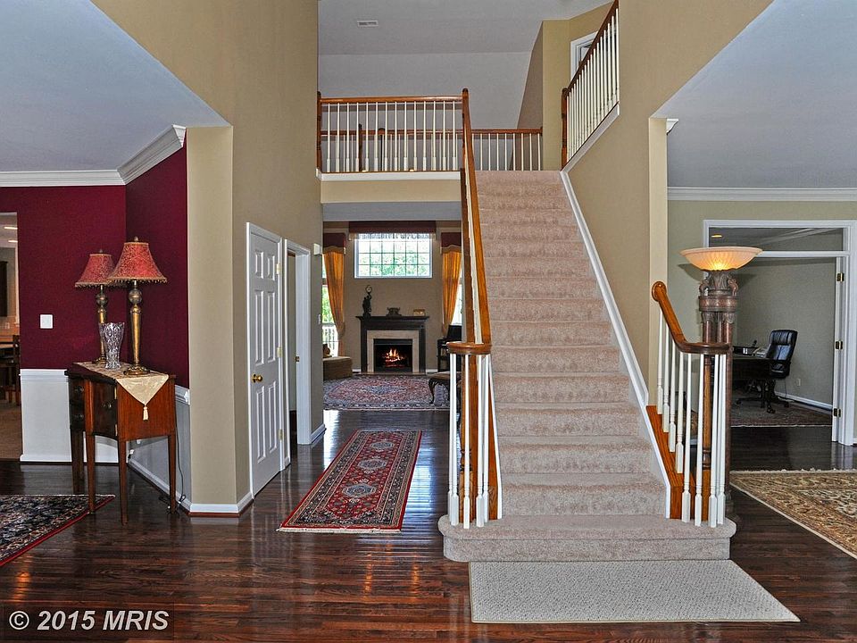 Grand 2 Story Foyer