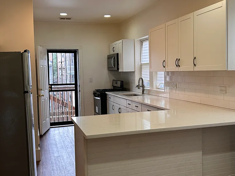 8034 S Eberhart Ave #2 — Photo 9
