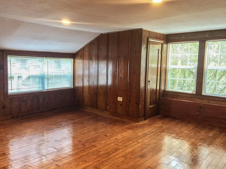 2606 Pine Ave — Photo 8
