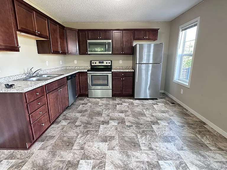 11964 Emery Village Dr N — Photo 3