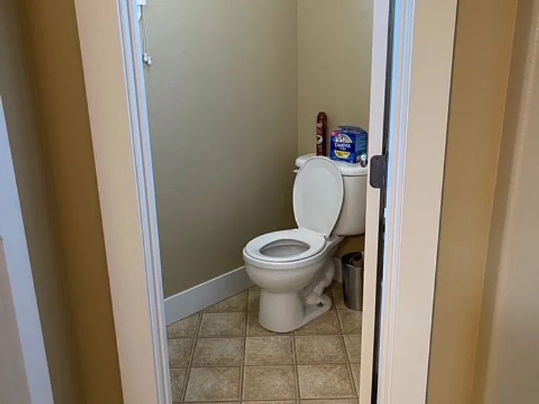 1675 NW Hemlock Ave — Photo 15