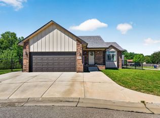 1634 S Smithmoor Ct, Wichita, KS 67207