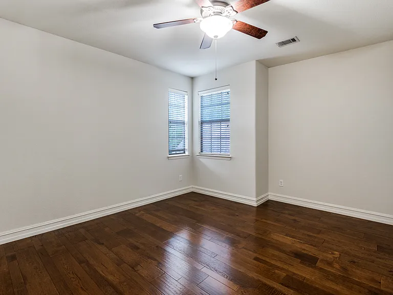 4828 Durham Dr — Photo 22