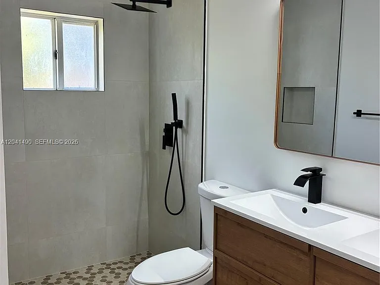 211 SW 15th Ter — Photo 5