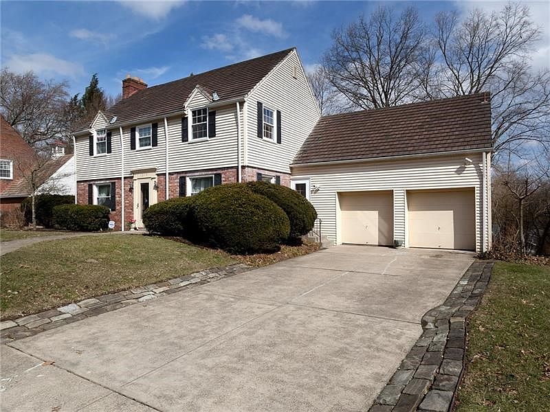 Beautiful 4-bedroom center-hall colonial in Blackridge Estates.