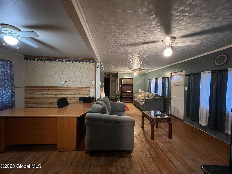 5th image of 3016 Plank Road