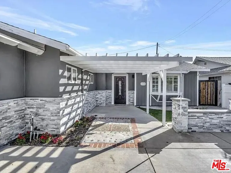 28040 Ermine Pl — Photo 6