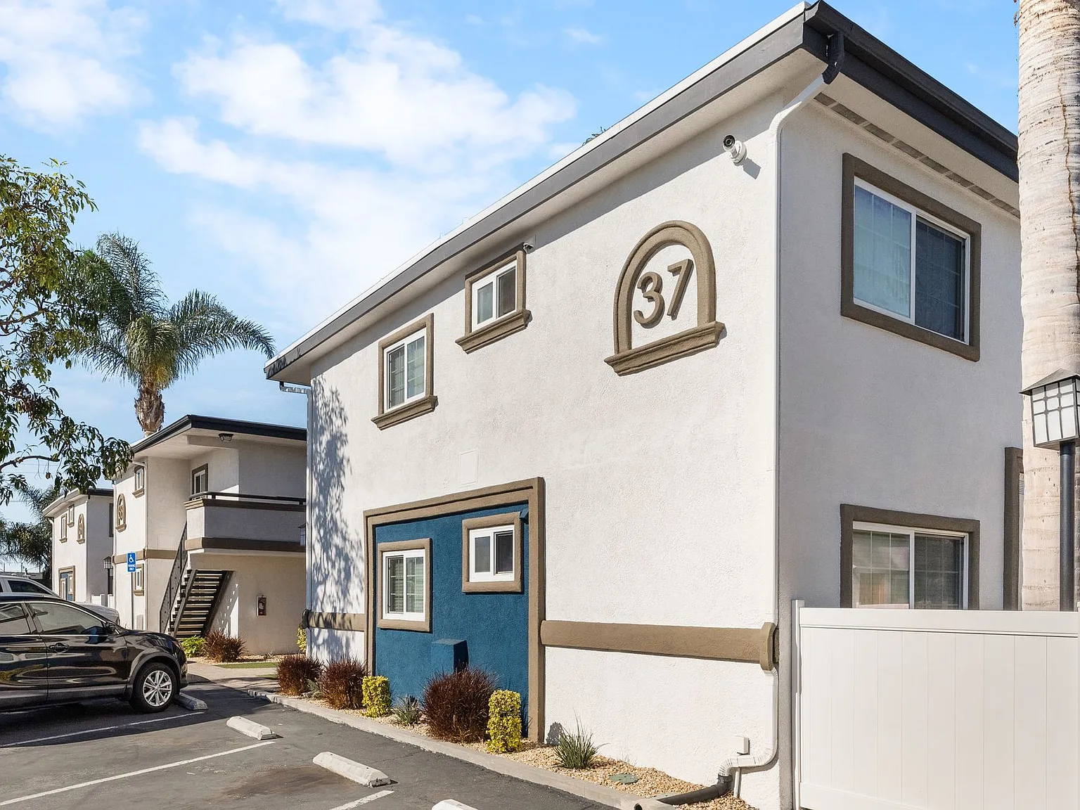 Pointe Pacific Apartment Homes — Photo 4
