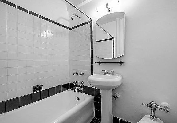 5th image of 310 E 44th St APT 519