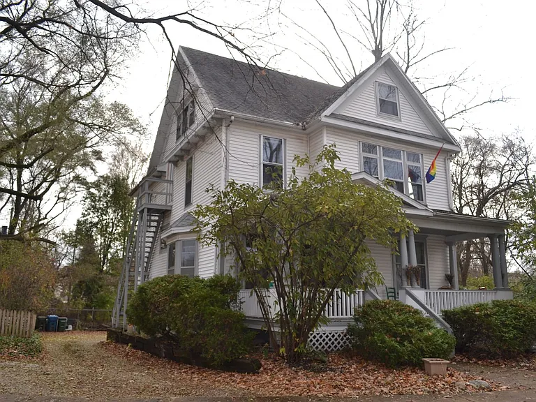 413 W Main St — Photo 1