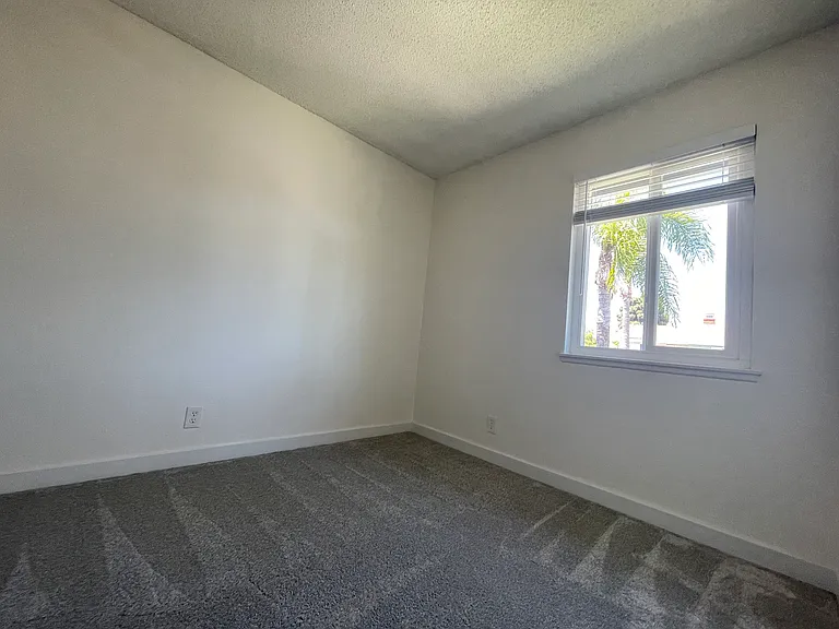9856 Continental Dr — Photo 11