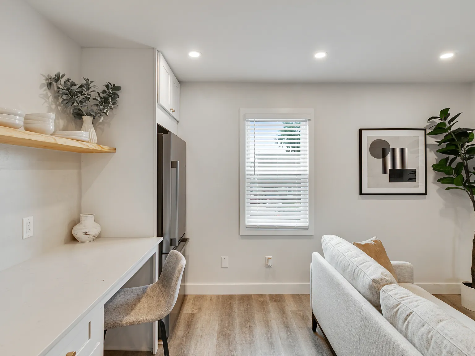537 E Breckenridge St — Photo 3