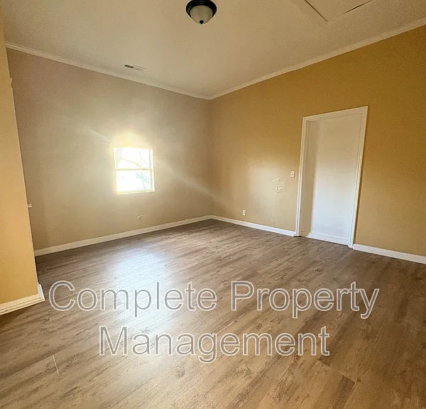 2123 Arlington Ave — Photo 4