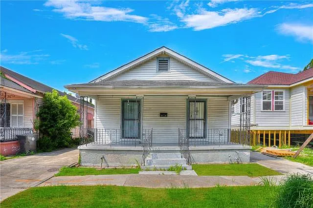 1 bed, 1.0 bath, 850 sqft, $1,300 — Photo 1