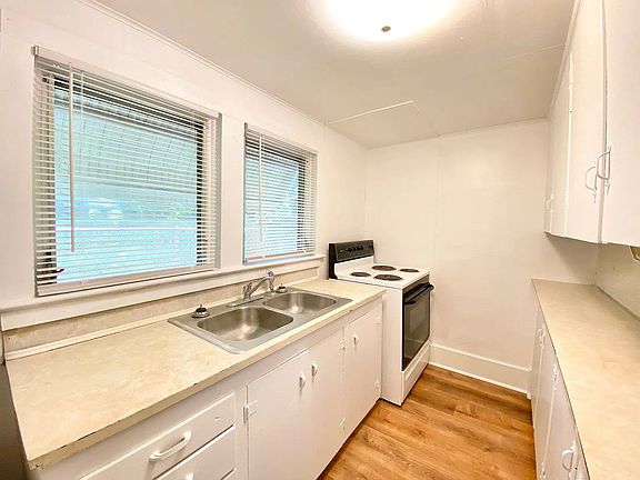 4th image of 1912 Chamberlin St #1
