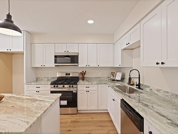 4th image of 3937 Curtis Rd