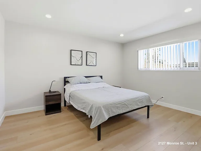 2127 Monroe St — Photo 4