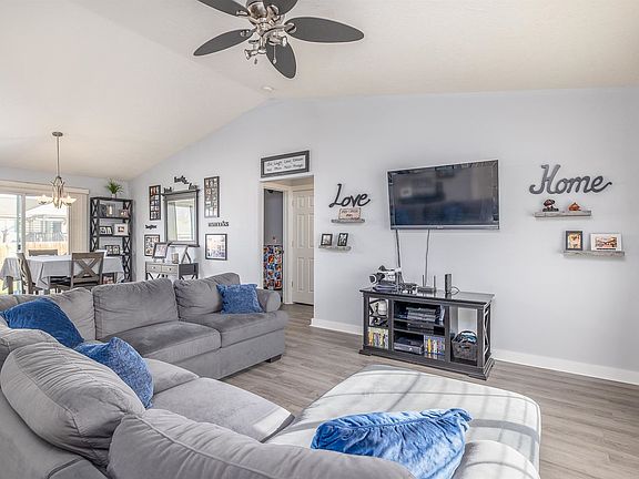 3rd image of 8419 Kingsbury Dr