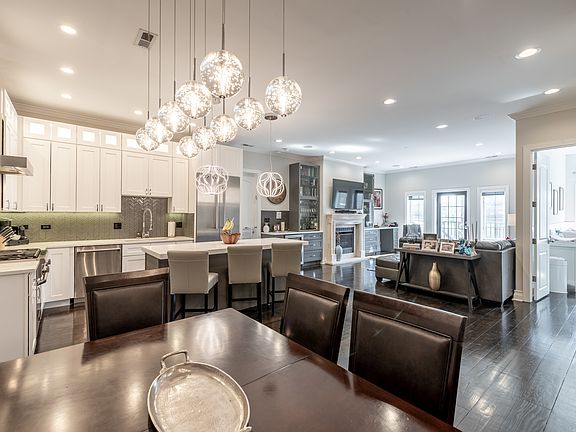 3rd image of 2130 W Belmont Ave #4C