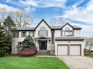 55 Auryansen Ct, Closter, NJ 07624