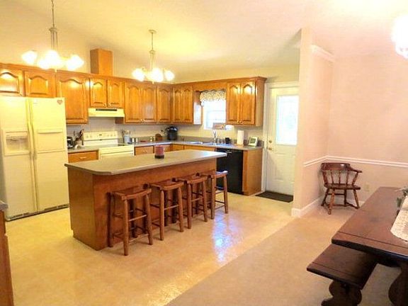 4th image of 122 Brittany Dr