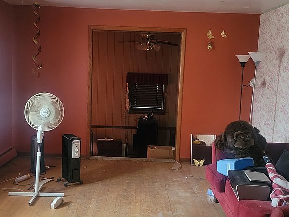 4th image of 927 Walter St
