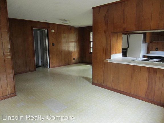 3rd image of 1605 Beauford Pl